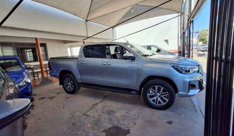 Toyota Hilux completo