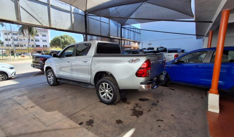 Toyota Hilux completo