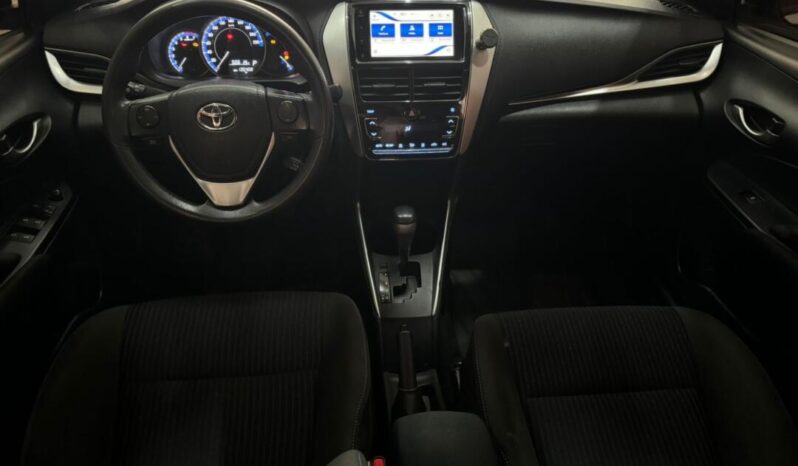 Toyota Yaris completo