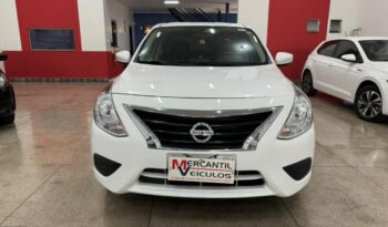 Nissan Versa completo