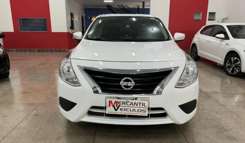 Nissan Versa completo