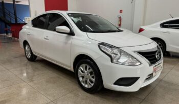 Nissan Versa completo