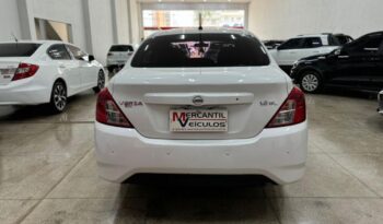 Nissan Versa completo