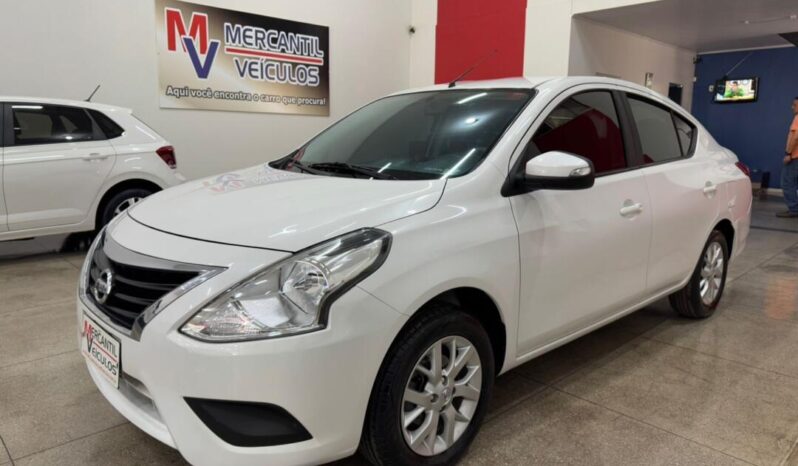 Nissan Versa completo