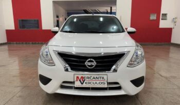 Nissan Versa completo