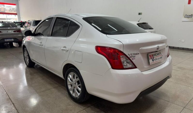 Nissan Versa completo