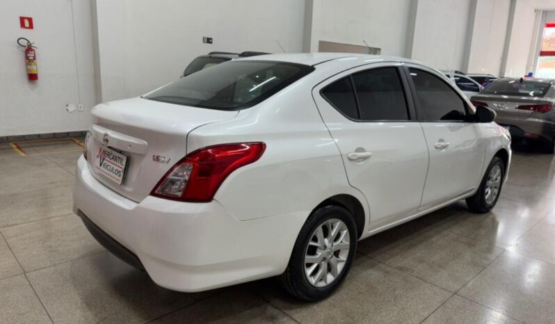 Nissan Versa completo