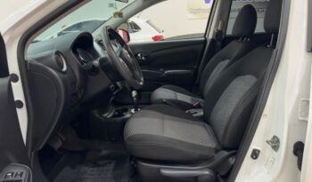 Nissan Versa completo