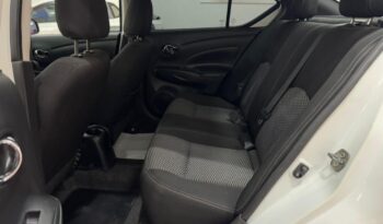 Nissan Versa completo