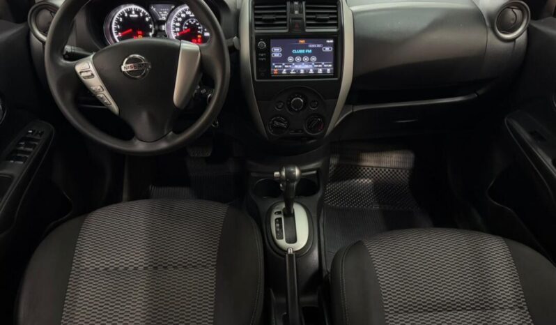 Nissan Versa completo