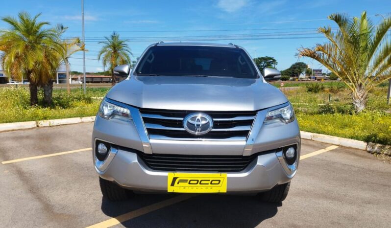 Toyota Hilux SW4 completo