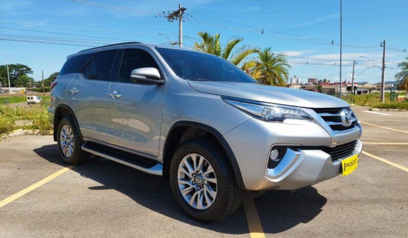 Toyota Hilux SW4 completo