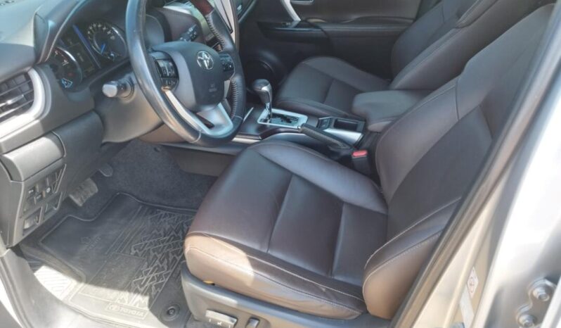 Toyota Hilux SW4 completo