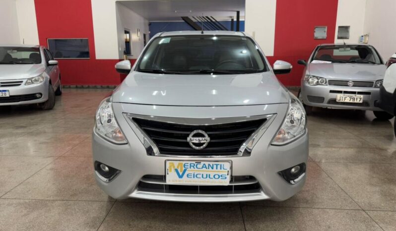 Nissan Versa completo