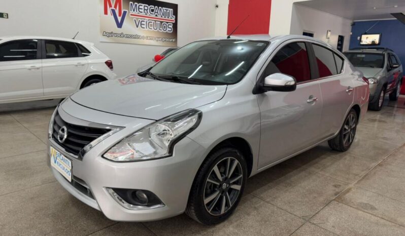 Nissan Versa completo