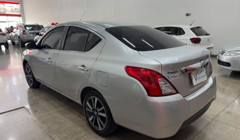 Nissan Versa completo