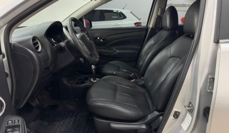 Nissan Versa completo