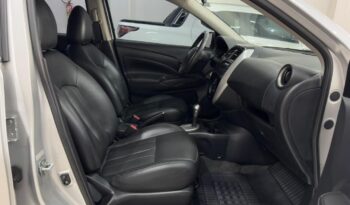 Nissan Versa completo