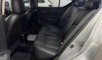 Nissan Versa completo